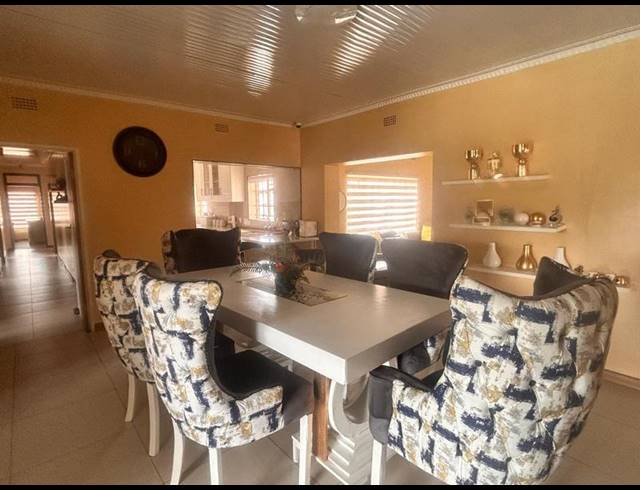 8 BEDROOM HOUSE FOR SALE IN STANFIELD HILL